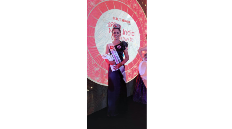 Julekha khan was crowned title “Mrs. Path breaker 2022 worldwide” at the “Haut Monde Mrs. India 2022 world-wide” beauty pageant