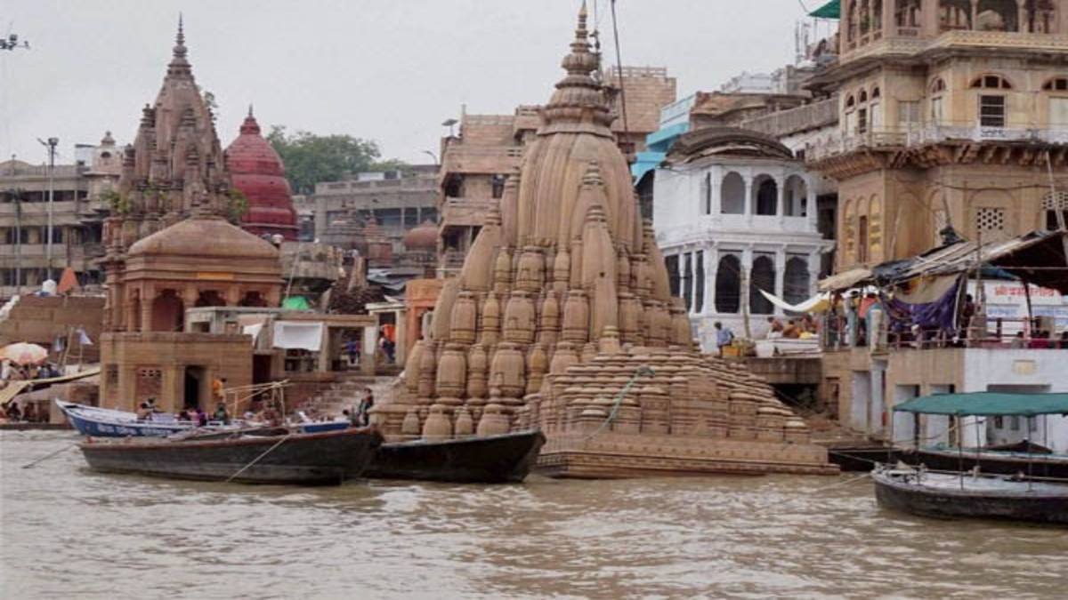 Varanasi Floods 2025: Rising Ganga Submerges Ghats and Disrupts Life